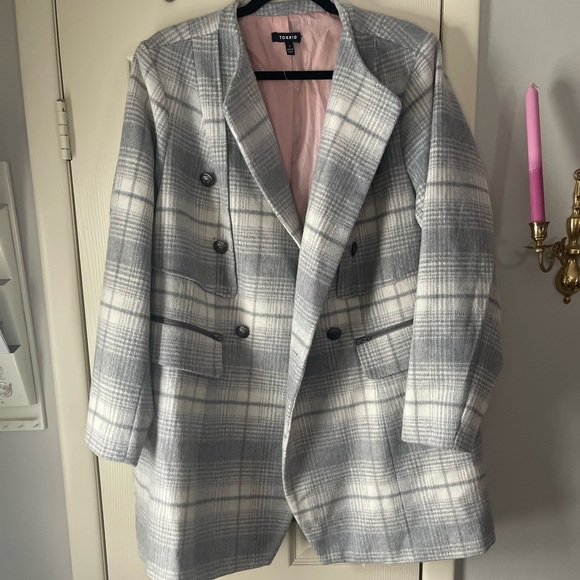 Torrid Coat - Picture 1 of 3